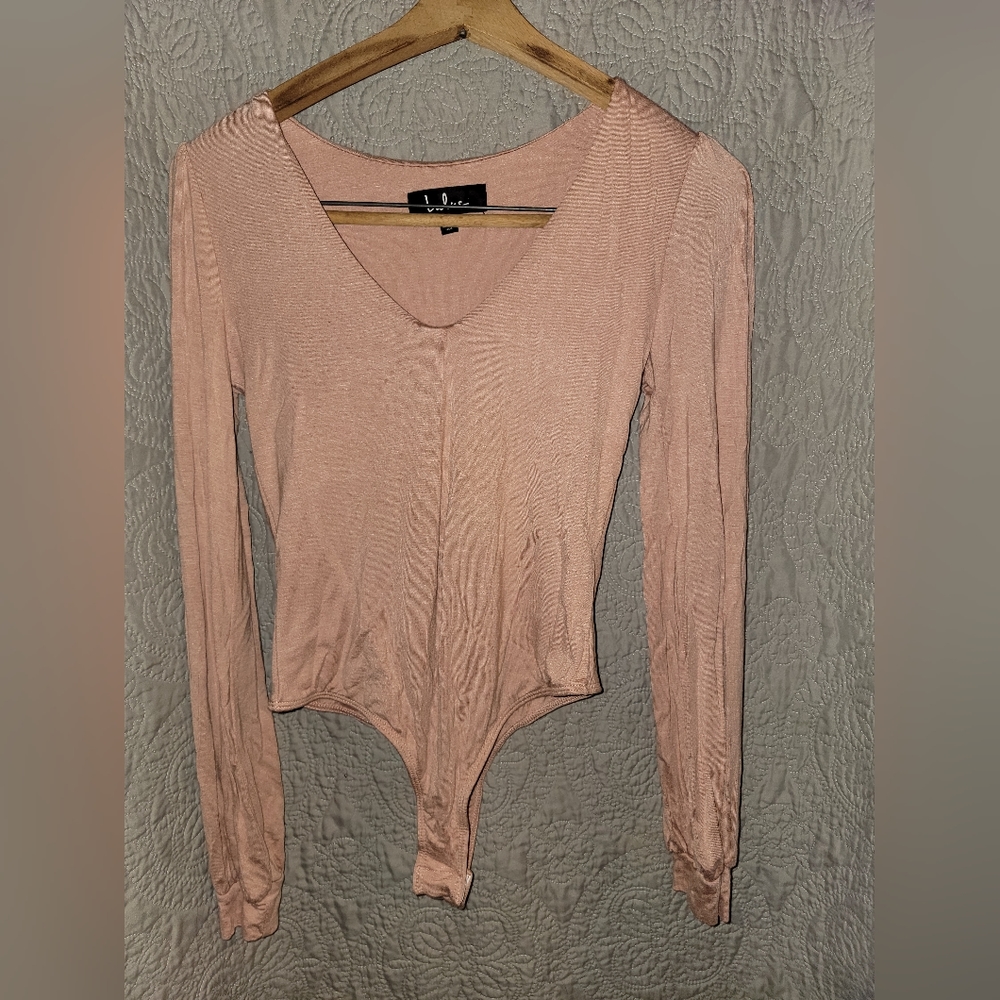 Lulu’s V-Neck, Balloon Sleeve, Long sleeve bodysuit, size S